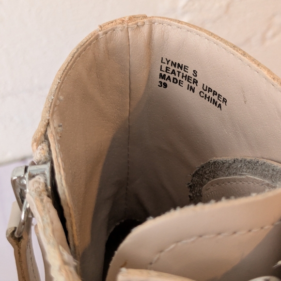 Ash • Lynne Boots - Picture 12 of 16